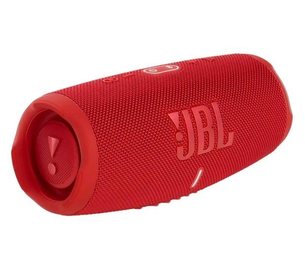 Przenośny głośnik Bluetooth JBL Charge 5 w kolorze czerwonym na białym tle.
