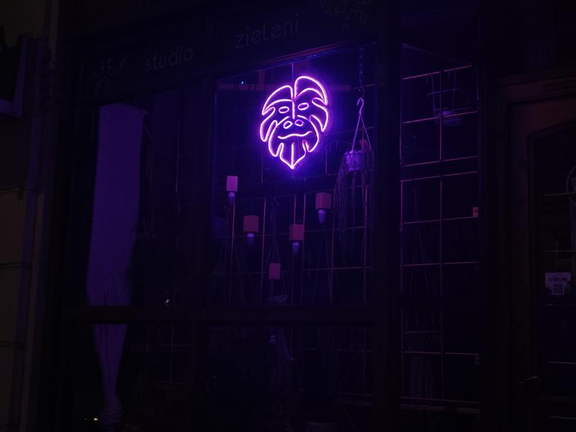 OnePlus 12 zdjęcie noc neon