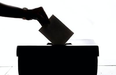 Jak przez Internet zmienić miejsce głosowania w wyborach? Gdzie i do kiedy złożyć wniosek? Jak głosować za granicą? Harmonogram ważnych dat