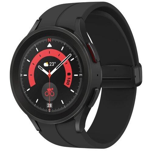 Męski smartwatch Galaxy Watch 5 Pro w kolorze czarnym na białym tle. 