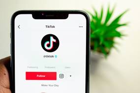 TikTok zapewnia, że zadba o dane europejskich użytkowników. Czy to koniec kontrowersji wokół popularnej aplikacji?