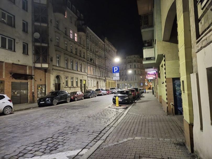 Ulica nocą zdjęcie Wrocław