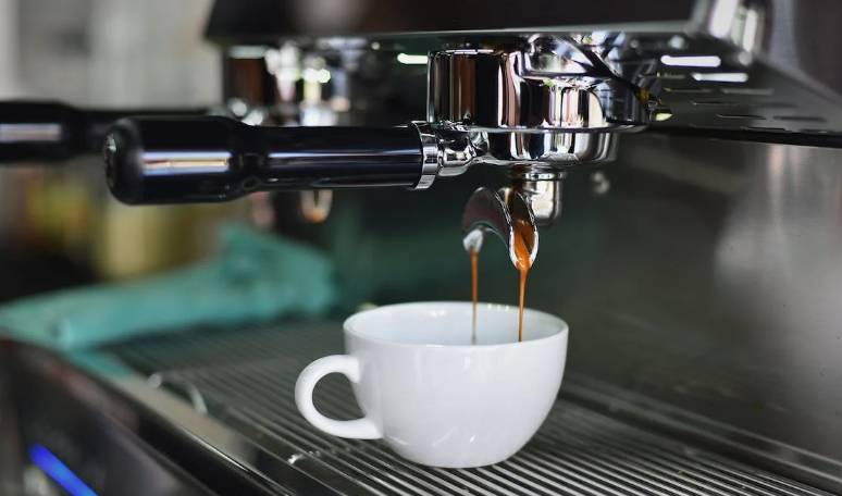 Kawa w Twojej filiżance, jakiej nie powstydziłby się prawdziwy barista? Ekspres kolbowy Ci to umożliwi
