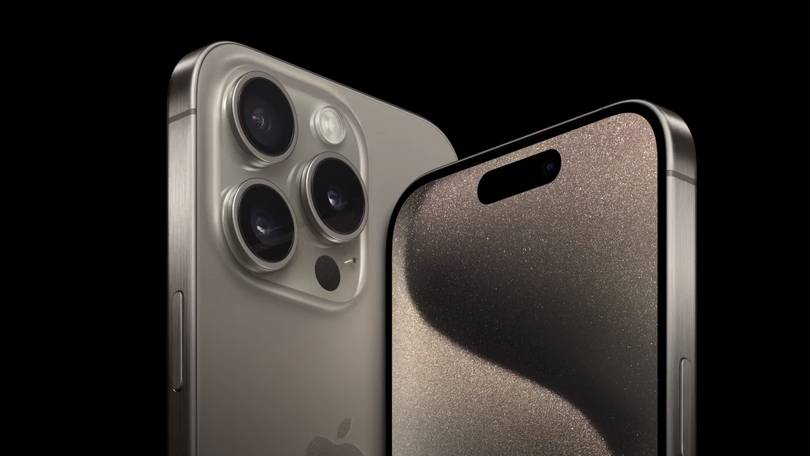 Czy iPhone 15 Pro MAX to lepszy smartfon niż iPhone 15 Pro? Urządzenia różnią się od siebie w 3 istotnych kwestiach