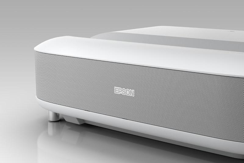 Projektor laserowy marki Epson w kolorze białym