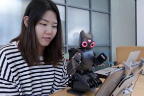 Robot grający w Angry Birds, który pomoże niepełnosprawnym dzieciom